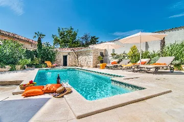 Vrsar 4-Bedroom Villa for Up to 8 Guests