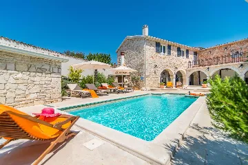 Vrsar 4-Bedroom Villa for Up to 8 Guests