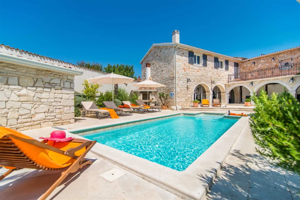 Vrsar 4-Bedroom Villa for Up to 8 Guests