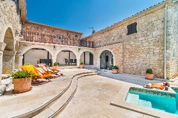 Vrsar 4-Bedroom Villa for Up to 8 Guests