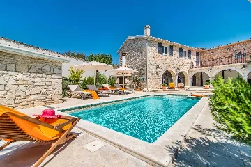 Vrsar 4-Bedroom Villa for Up to 8 Guests