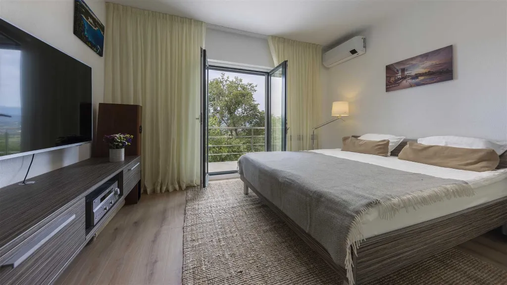 6-Bedroom Villa with Heated Pool in Glavina Donja