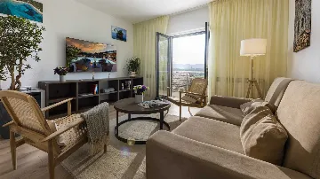 6-Bedroom Villa with Heated Pool in Glavina Donja