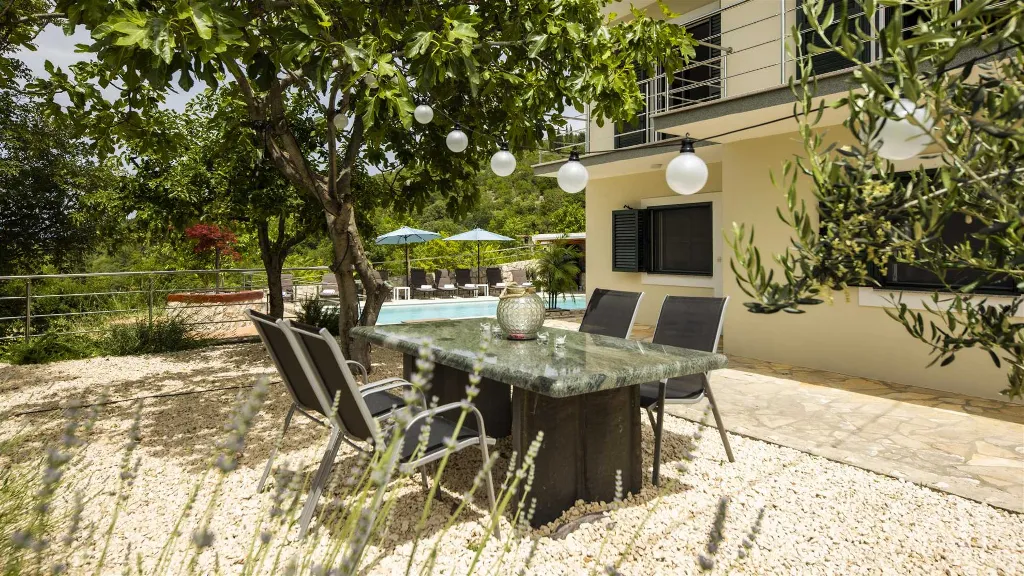 6-Bedroom Villa with Heated Pool in Glavina Donja
