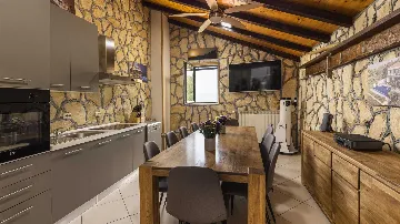 6-Bedroom Villa with Heated Pool in Glavina Donja