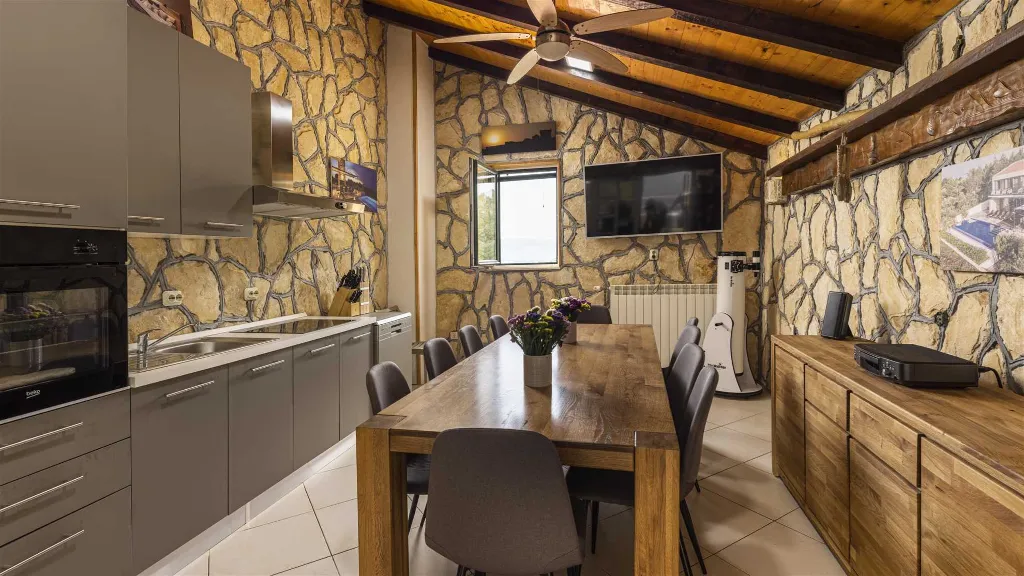 6-Bedroom Villa with Heated Pool in Glavina Donja
