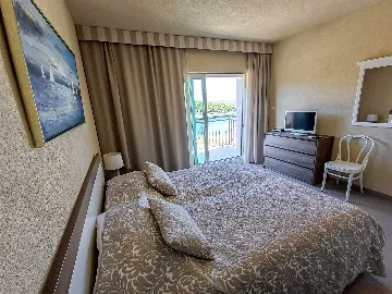 Villa with Private Pool for 10 Guests in Povlja