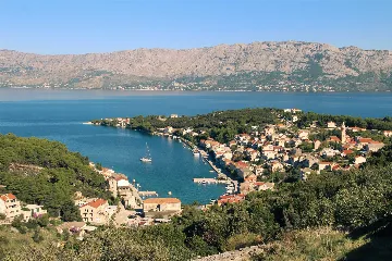 Villa with Private Pool for 10 Guests in Povlja