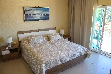 Villa with Private Pool for 10 Guests in Povlja