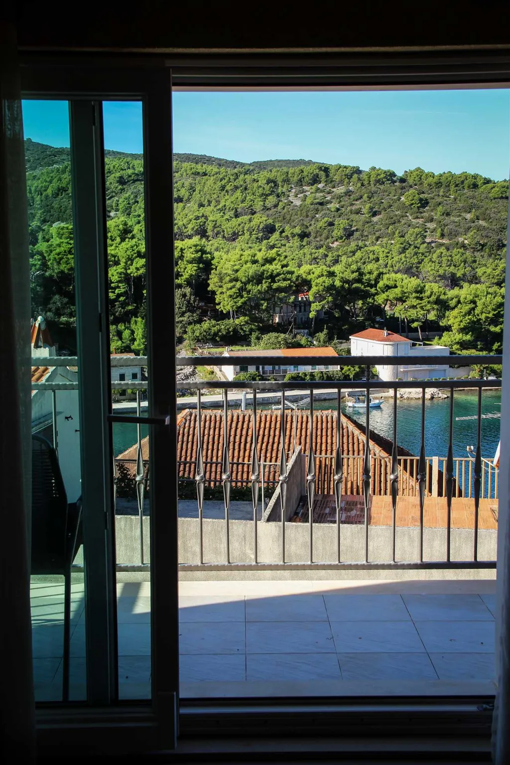 Villa with Private Pool for 10 Guests in Povlja