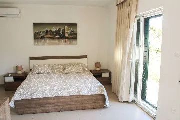 Villa with Private Pool for 10 Guests in Povlja