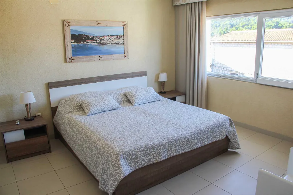 Villa with Private Pool for 10 Guests in Povlja