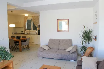 Villa with Private Pool for 10 Guests in Povlja