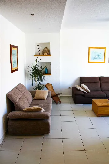 Villa with Private Pool for 10 Guests in Povlja