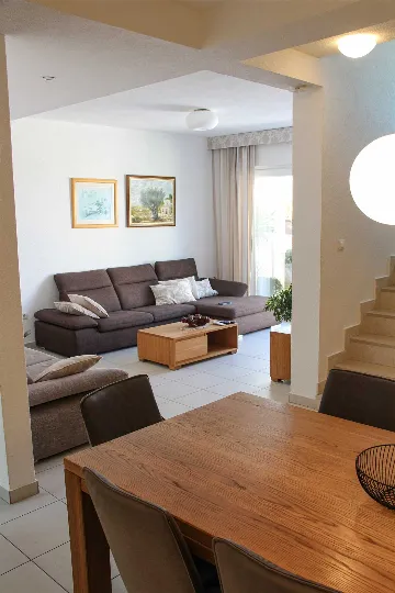 Villa with Private Pool for 10 Guests in Povlja