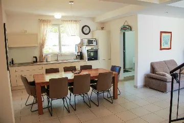 Villa with Private Pool for 10 Guests in Povlja