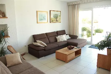 Villa with Private Pool for 10 Guests in Povlja