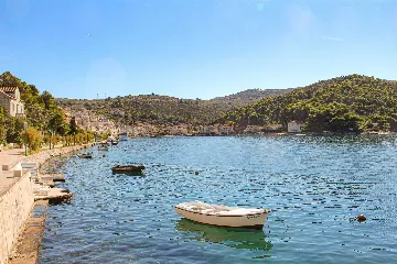 Villa with Private Pool for 10 Guests in Povlja