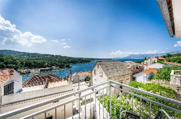 Villa with Private Pool for 10 Guests in Povlja