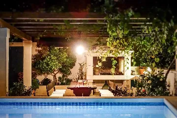 Villa with Private Pool for 10 Guests in Povlja