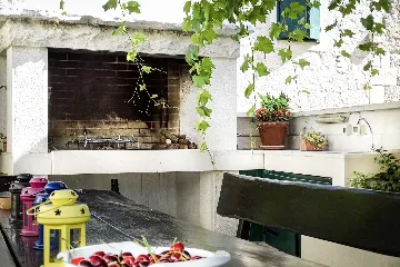 Villa with Private Pool for 10 Guests in Povlja