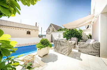 Villa with Private Pool for 10 Guests in Povlja