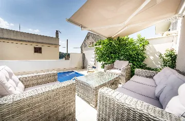 Villa with Private Pool for 10 Guests in Povlja