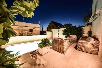 Villa with Private Pool for 10 Guests in Povlja