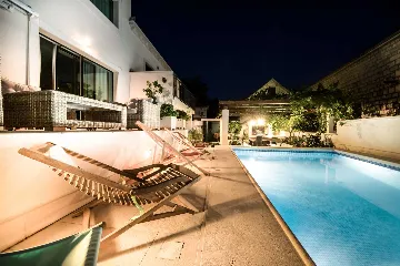 Villa with Private Pool for 10 Guests in Povlja