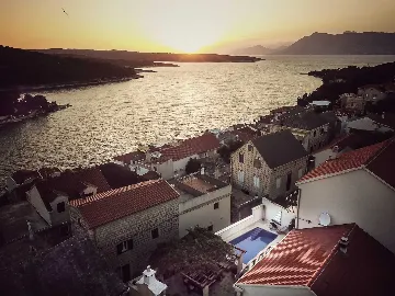 Villa with Private Pool for 10 Guests in Povlja