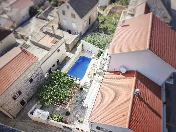 Villa with Private Pool for 10 Guests in Povlja