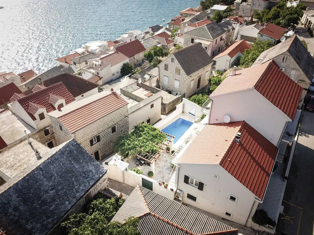 Villa with Private Pool for 10 Guests in Povlja