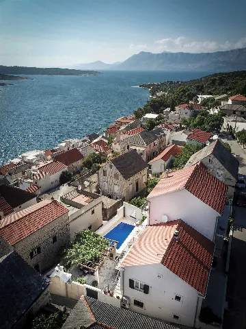 Villa with Private Pool for 10 Guests in Povlja