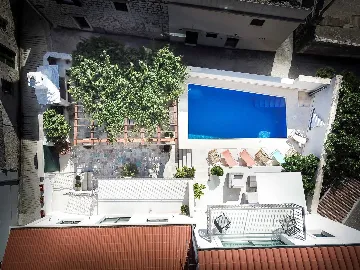 Villa with Private Pool for 10 Guests in Povlja