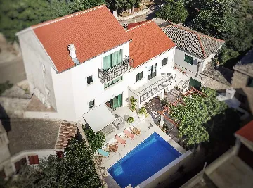 Villa with Private Pool for 10 Guests in Povlja