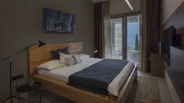 4-Bedroom Villa with Heated Infinity Pool in Splitska