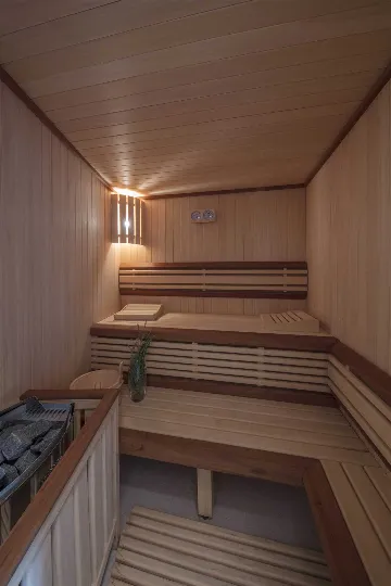 4-Bedroom Villa with Heated Infinity Pool in Splitska