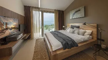 4-Bedroom Villa with Heated Infinity Pool in Splitska