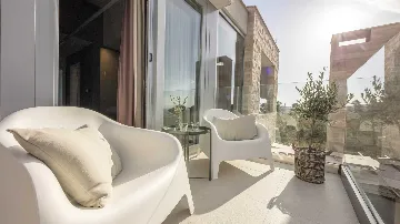 4-Bedroom Villa with Heated Infinity Pool in Splitska