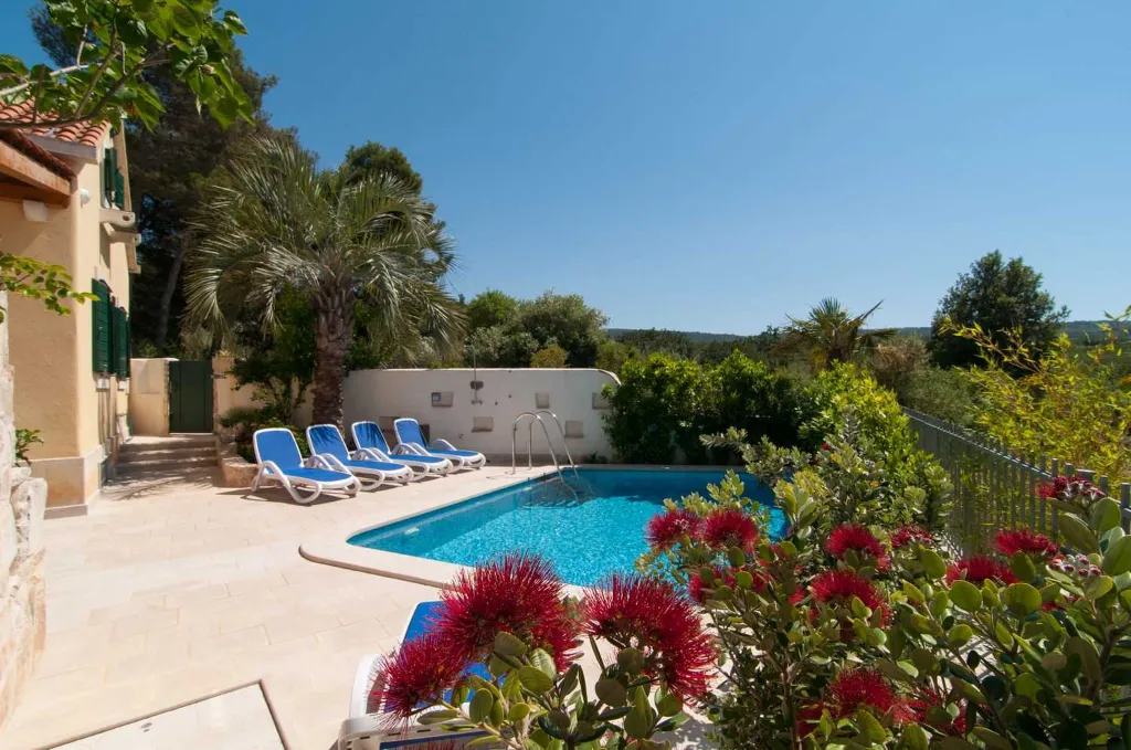 Mirca, Brač Villa with 3 Bedrooms and Private Pool