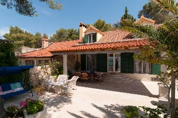 Mirca, Brač Villa with 3 Bedrooms and Private Pool