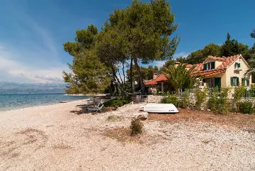 Mirca, Brač Villa with 3 Bedrooms and Private Pool