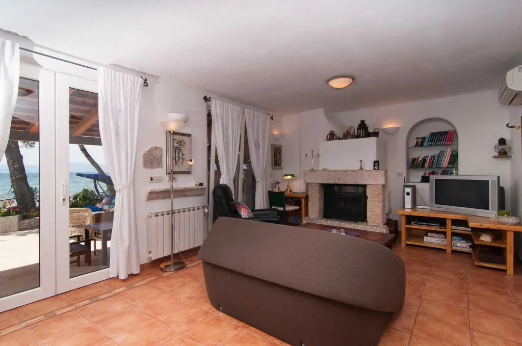 Mirca, Brač Villa with 3 Bedrooms and Private Pool