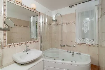 Mirca, Brač Villa with 3 Bedrooms and Private Pool