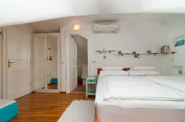 Mirca, Brač Villa with 3 Bedrooms and Private Pool