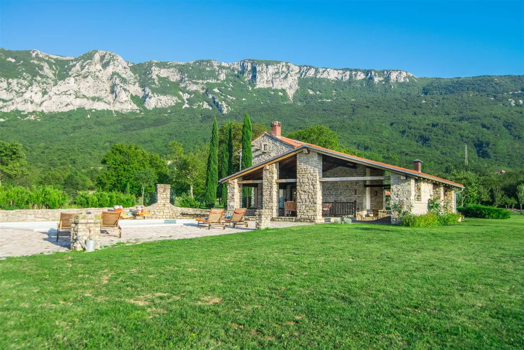 3-Bedroom Villa with Private Pool in Plomin