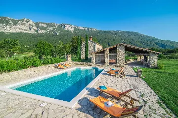 3-Bedroom Villa with Private Pool in Plomin