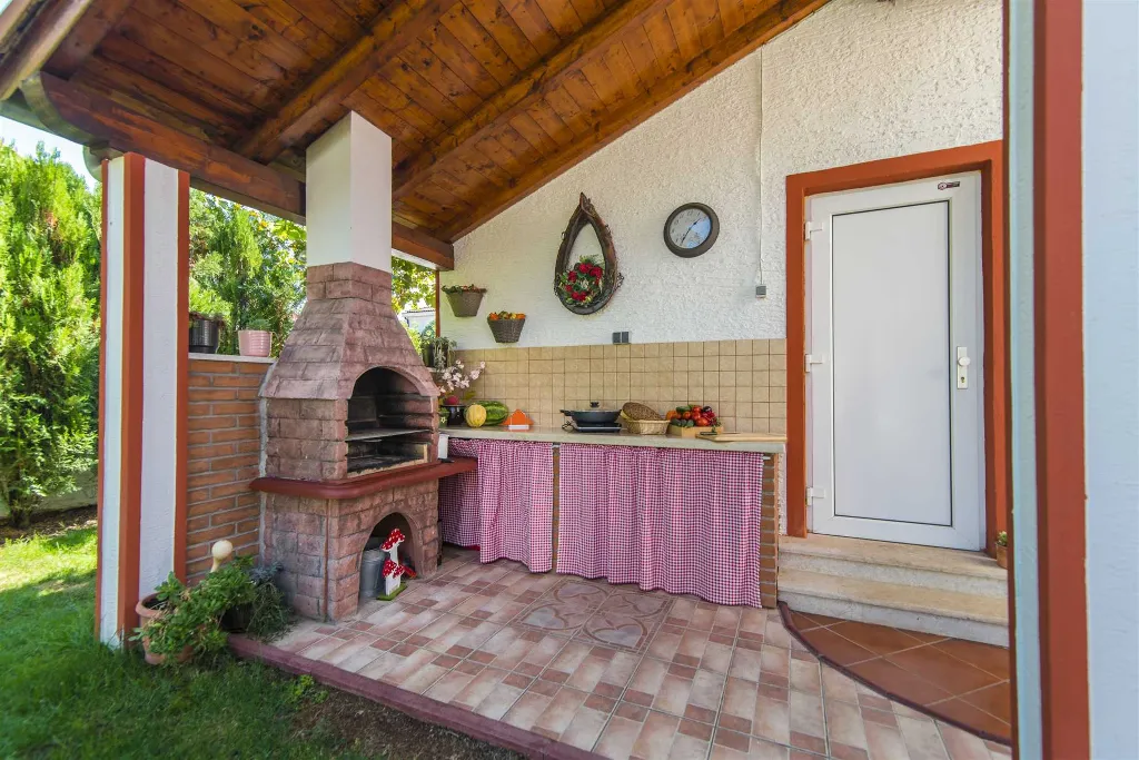 4-Bedroom Villa in Kukci, Nova Vas with Pool