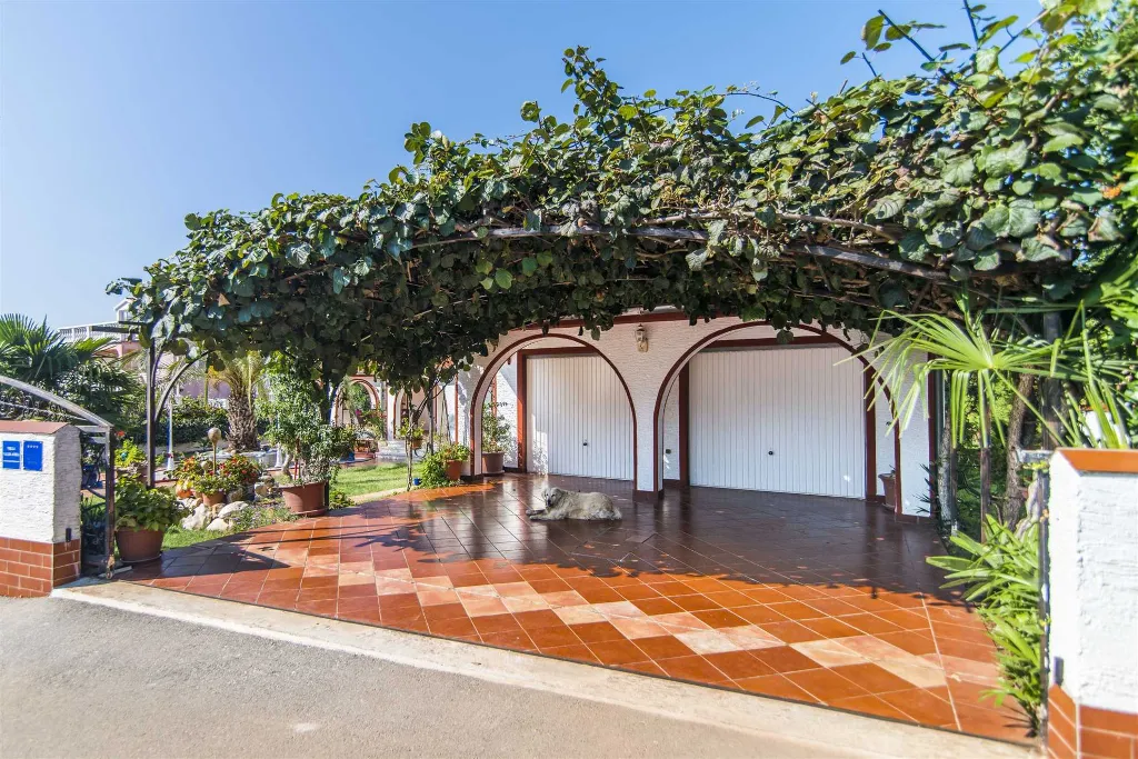 4-Bedroom Villa in Kukci, Nova Vas with Pool