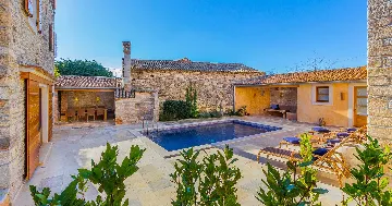 6-Bedroom Stone Villa in Šišan for 10 Guests